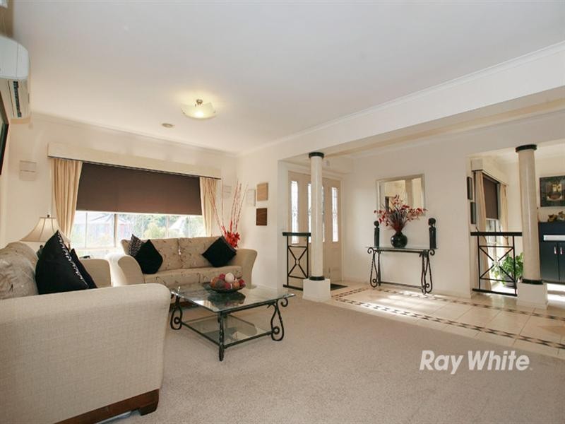 8 Bottlebrush Court, Langwarrin VIC 3910