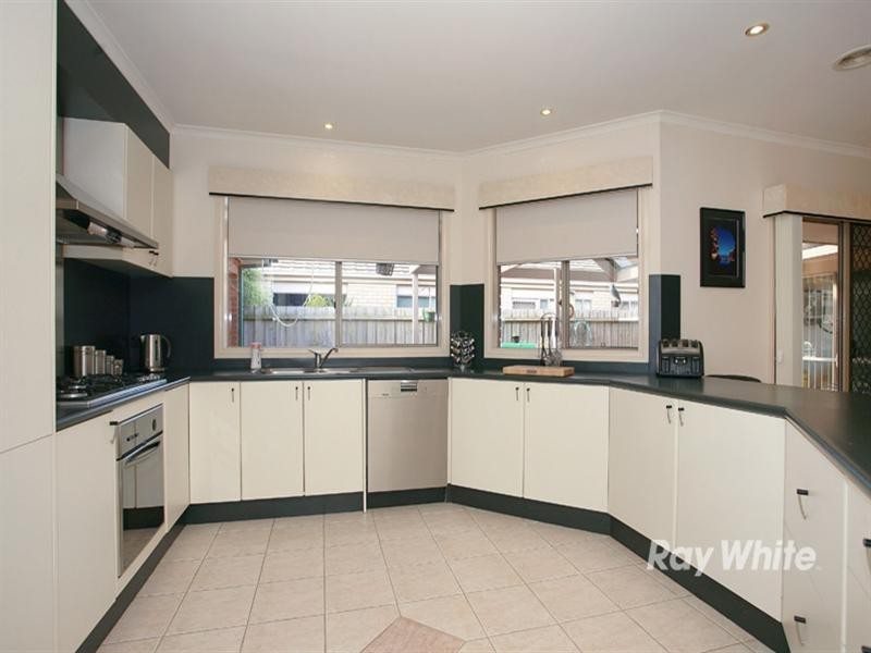 8 Bottlebrush Court, Langwarrin VIC 3910