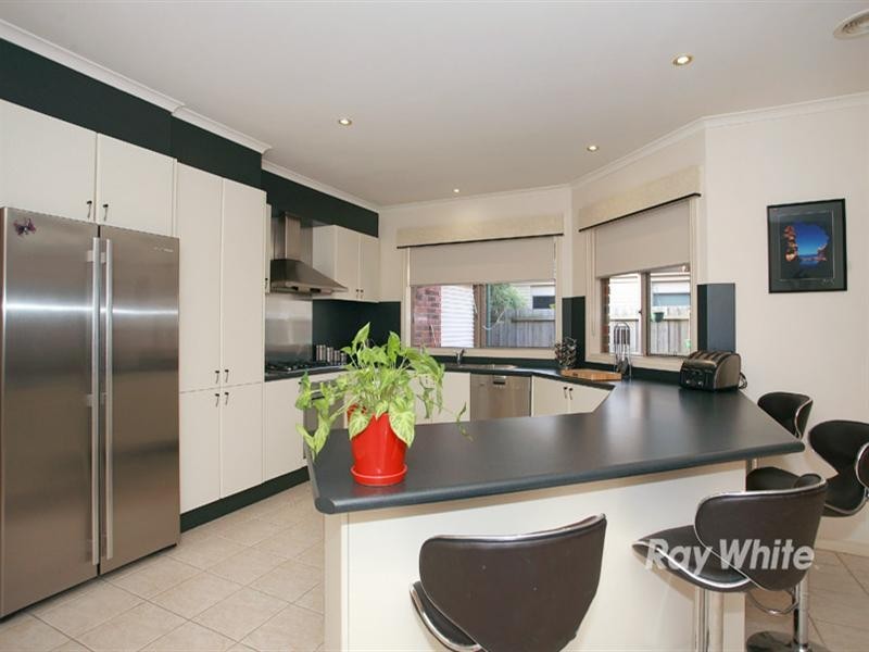 8 Bottlebrush Court, Langwarrin VIC 3910