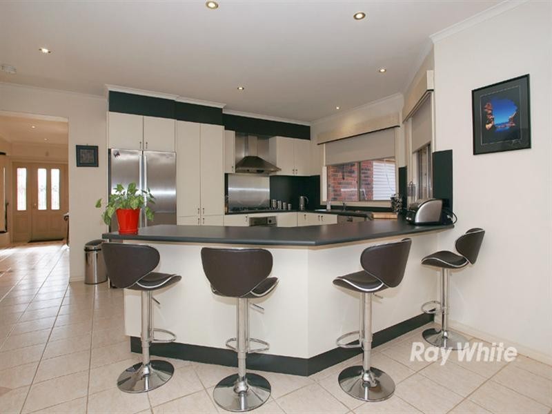 8 Bottlebrush Court, Langwarrin VIC 3910