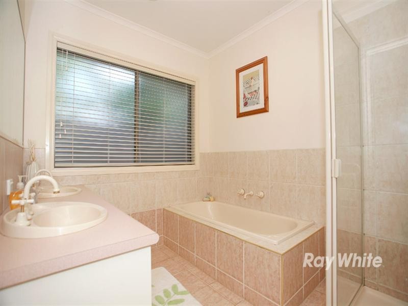 8 Bottlebrush Court, Langwarrin VIC 3910