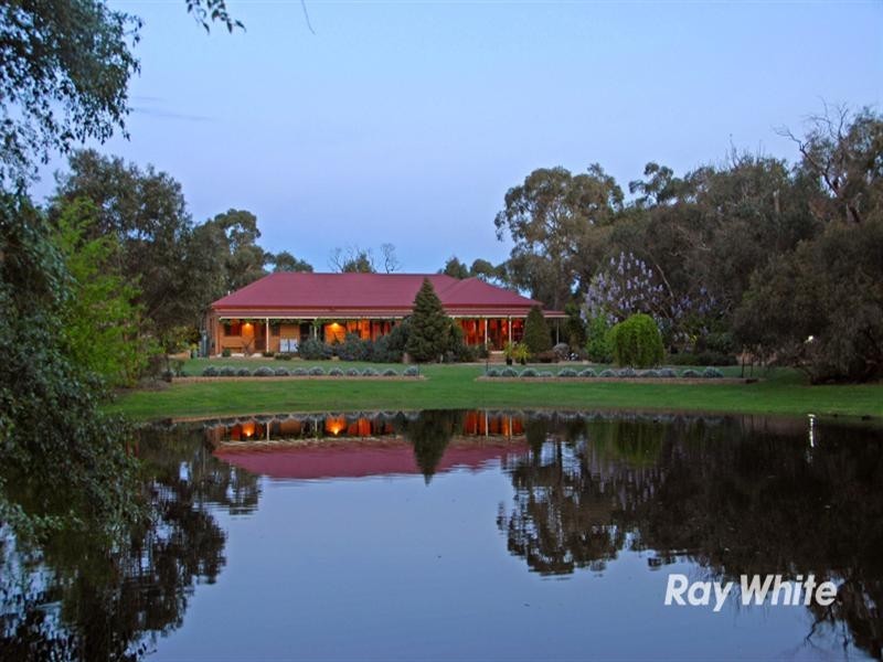 33 Leisureland Drive, Langwarrin VIC 3910