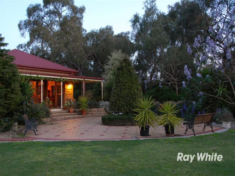 33 Leisureland Drive, Langwarrin VIC 3910