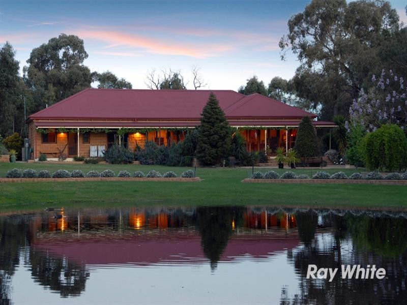 33 Leisureland Drive, Langwarrin VIC 3910