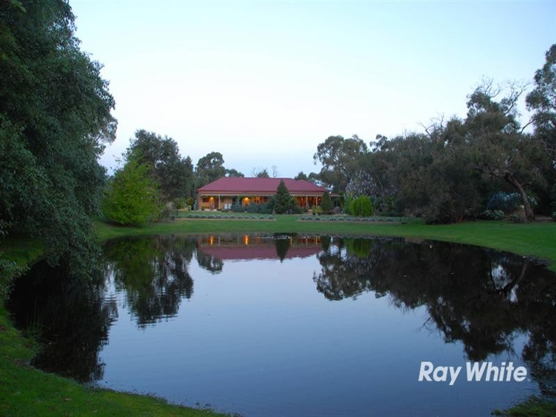 33 Leisureland Drive, Langwarrin VIC 3910