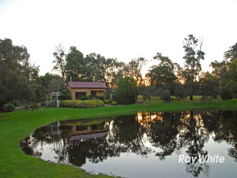 33 Leisureland Drive, Langwarrin VIC 3910
