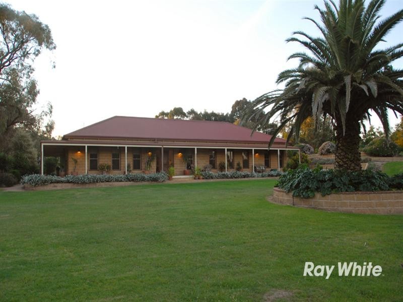 33 Leisureland Drive, Langwarrin VIC 3910