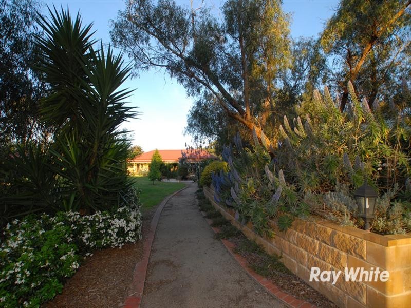 33 Leisureland Drive, Langwarrin VIC 3910