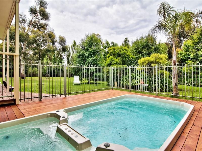 1 Stratford Close, Somerville VIC 3912