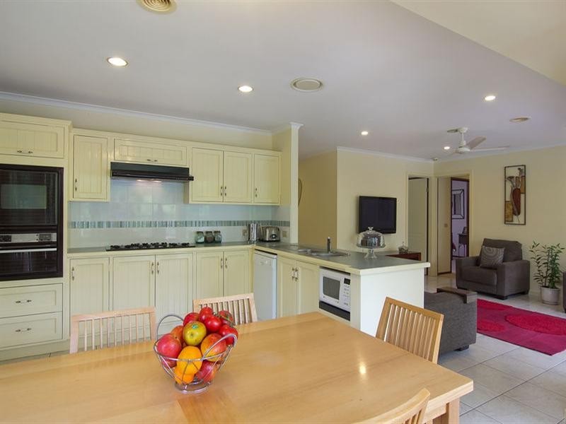 1 Stratford Close, Somerville VIC 3912