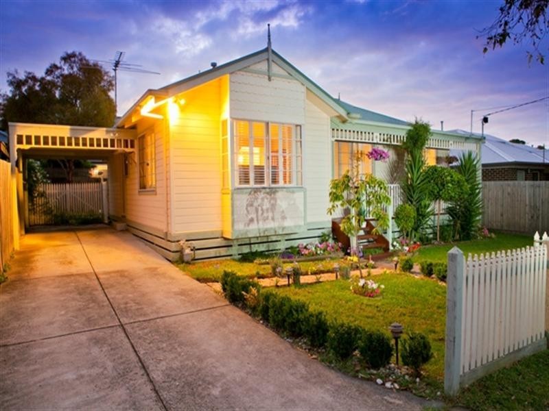 16 Bayview Road, Mornington VIC 3931