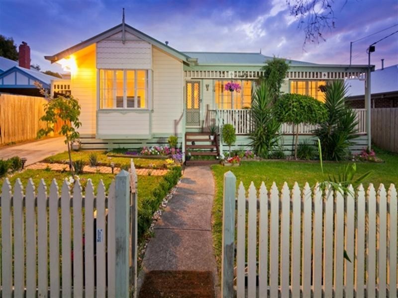 16 Bayview Road, Mornington VIC 3931