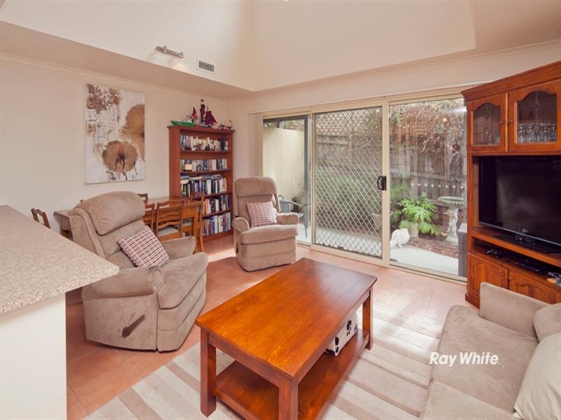 2/18 Malcolm Road, Langwarrin VIC 3910