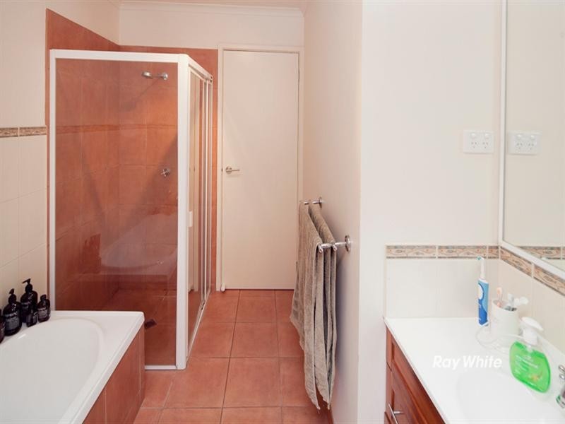 2/18 Malcolm Road, Langwarrin VIC 3910