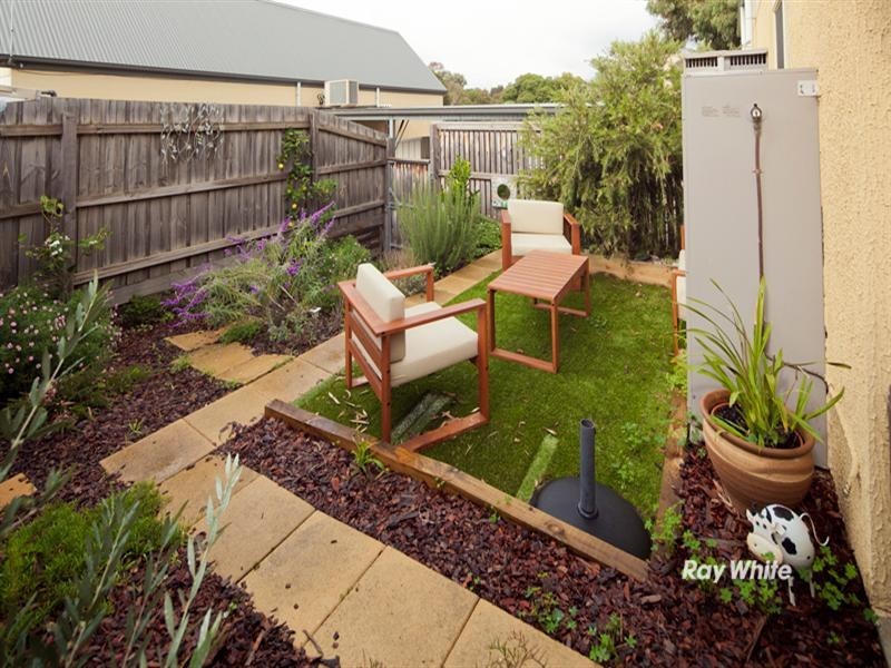 2/18 Malcolm Road, Langwarrin VIC 3910