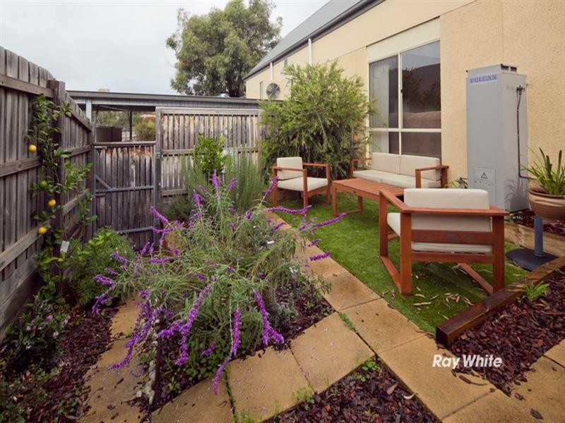 2/18 Malcolm Road, Langwarrin VIC 3910