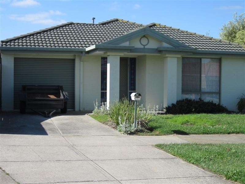35 Kinlora Drive, Somerville VIC 3912