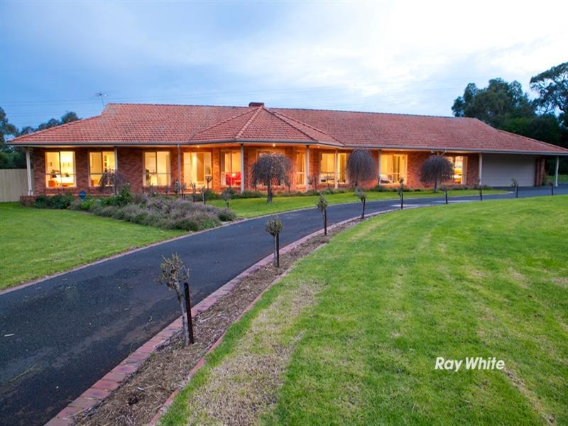 2 Faith Court, Langwarrin VIC 3910