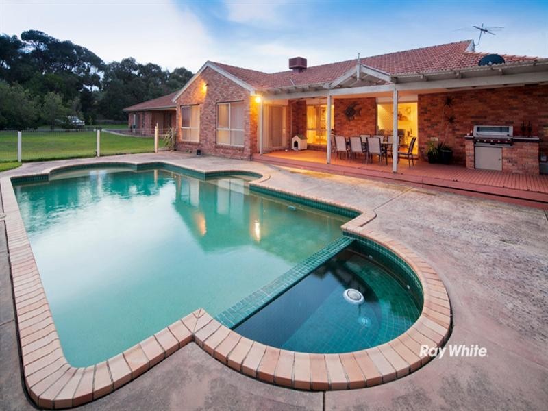 2 Faith Court, Langwarrin VIC 3910