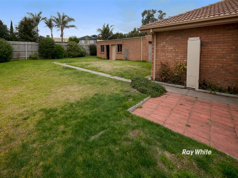 17 Clarendon Drive, Somerville VIC 3912