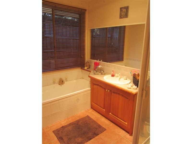 4 Sandra Court, Langwarrin VIC 3910