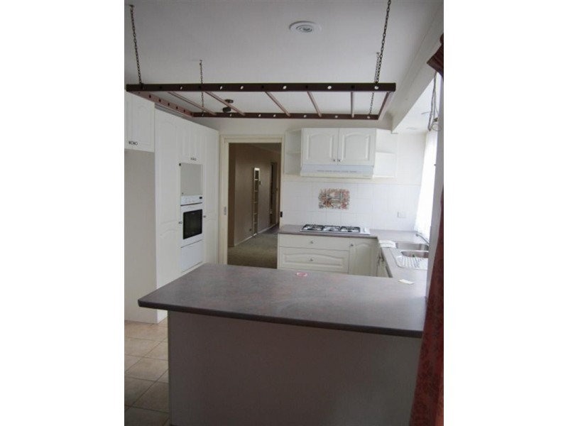 8 Lytham Court, Langwarrin VIC 3910