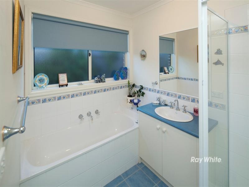 24 Bottlebrush Court, Langwarrin VIC 3910