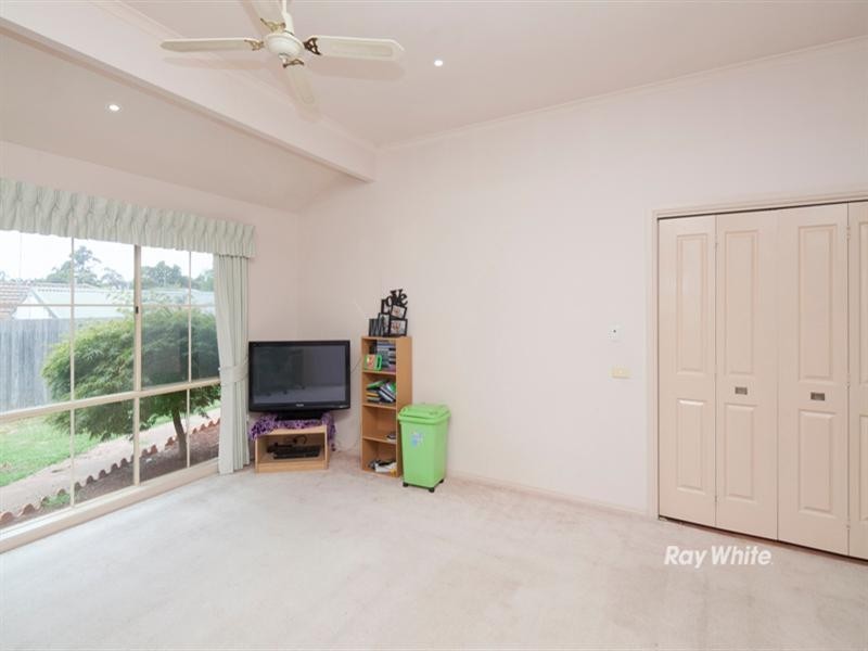 4 Sandra Court, Langwarrin VIC 3910