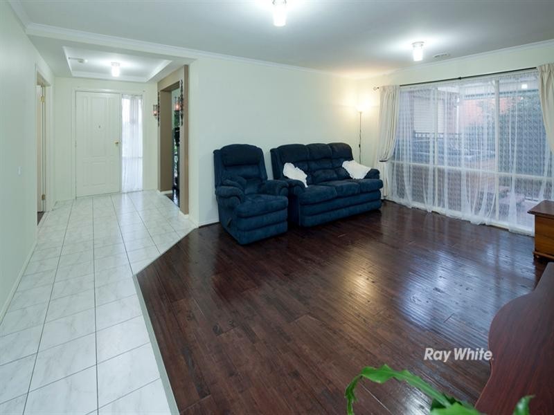 21 Nyarrin Place, Cranbourne West VIC 3977