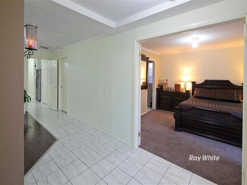 21 Nyarrin Place, Cranbourne West VIC 3977