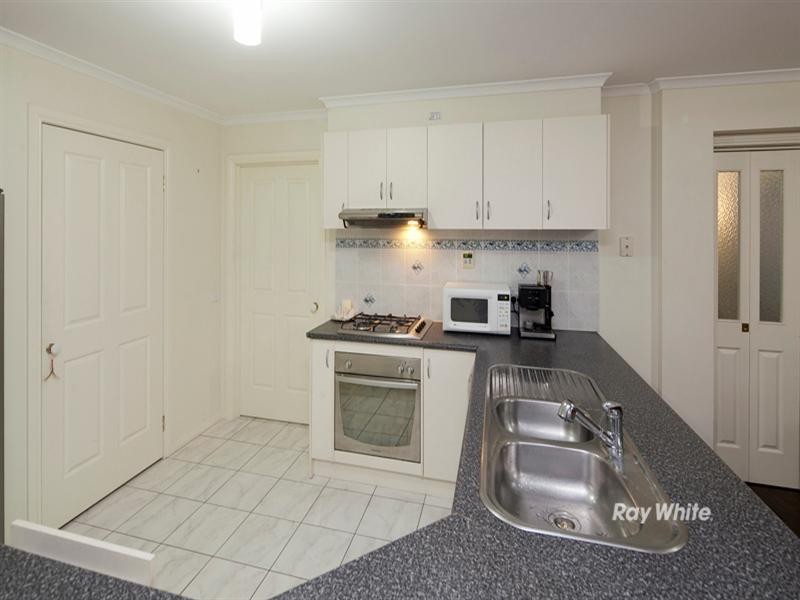 21 Nyarrin Place, Cranbourne West VIC 3977