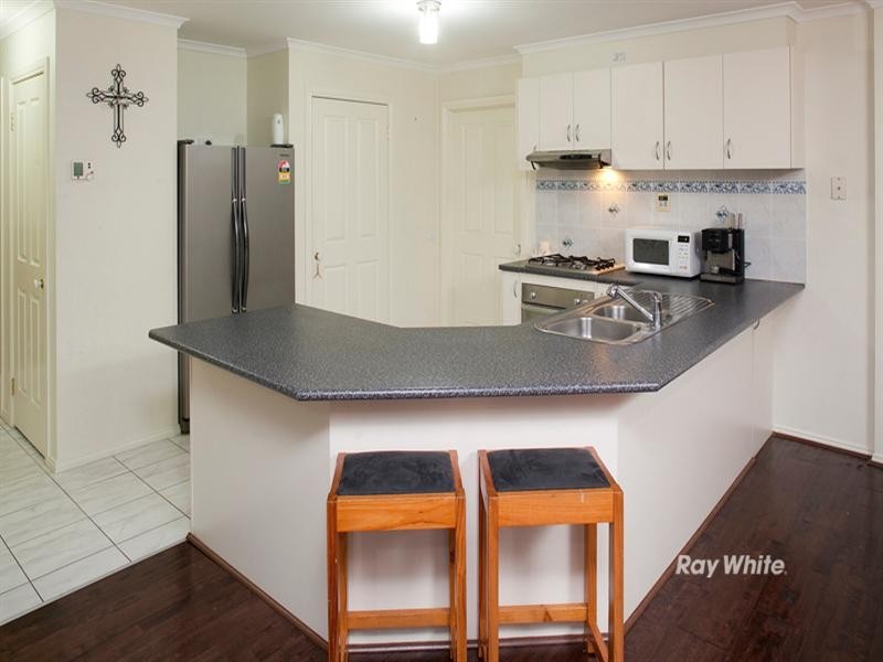 21 Nyarrin Place, Cranbourne West VIC 3977