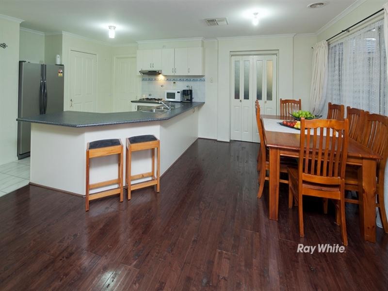 21 Nyarrin Place, Cranbourne West VIC 3977