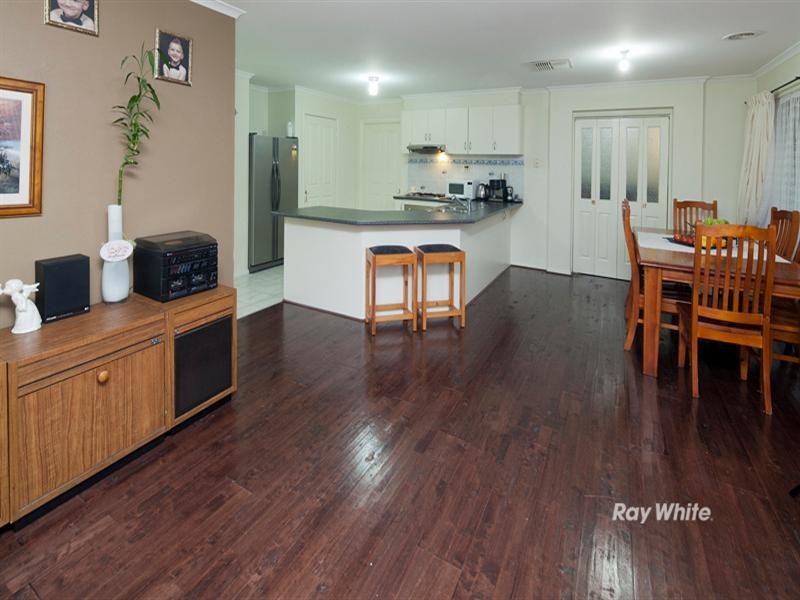 21 Nyarrin Place, Cranbourne West VIC 3977