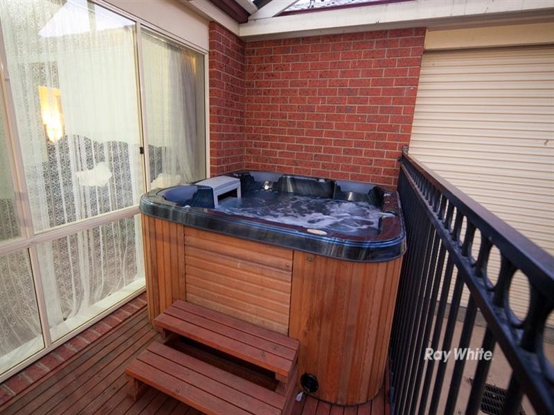 21 Nyarrin Place, Cranbourne West VIC 3977