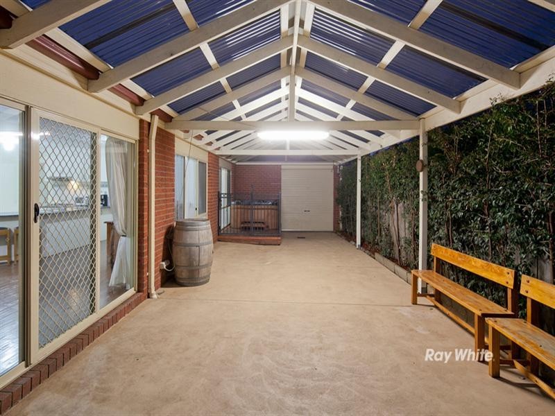 21 Nyarrin Place, Cranbourne West VIC 3977