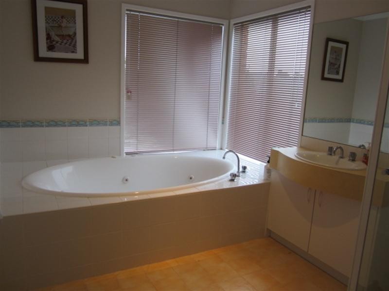 16 Sunny Vale Drive, Langwarrin VIC 3910