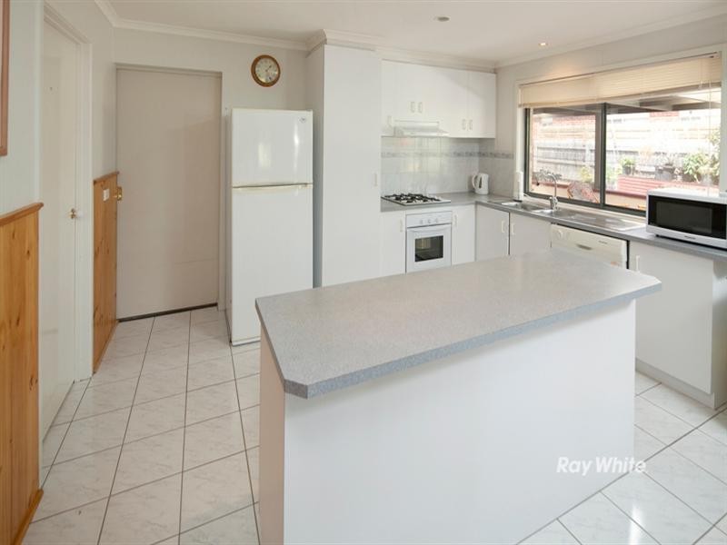 8 Dunmore Court, Cranbourne VIC 3977