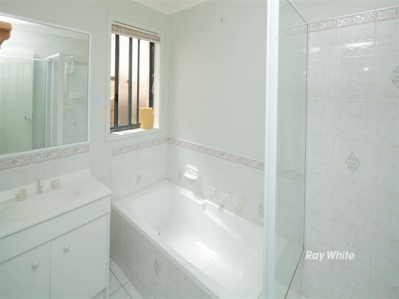 8 Dunmore Court, Cranbourne VIC 3977