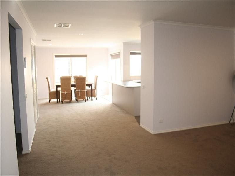 2/21 Quarry Road, Langwarrin VIC 3910