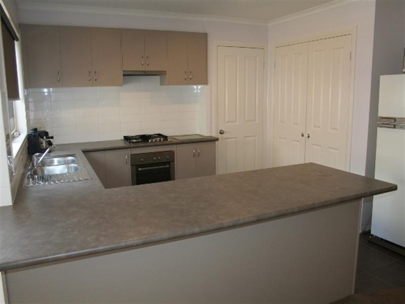 2/21 Quarry Road, Langwarrin VIC 3910