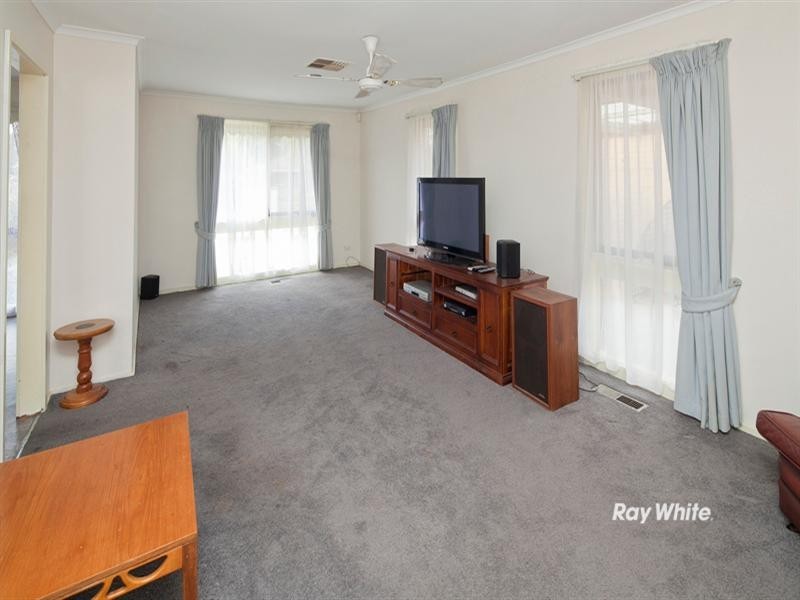 8 Lorraine Avenue, Langwarrin VIC 3910