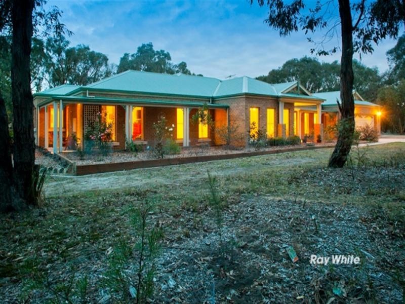 10 Bellbird Court, Langwarrin VIC 3910