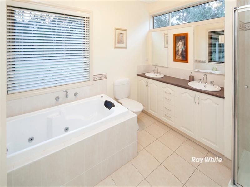 10 Bellbird Court, Langwarrin VIC 3910