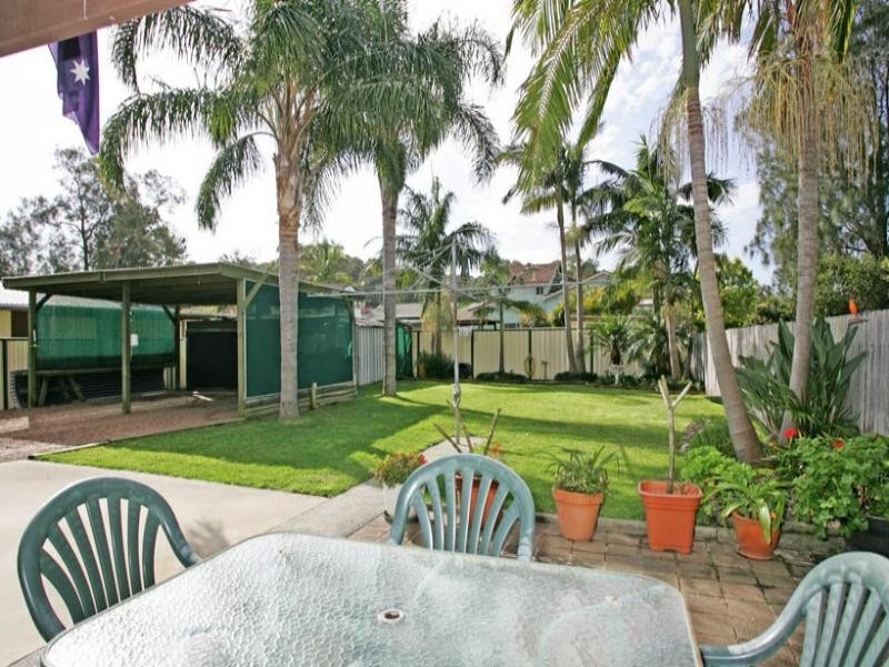 11 Blackswan Street, Berkeley Vale NSW 2261