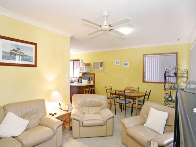 11 Blackswan Street, Berkeley Vale NSW 2261