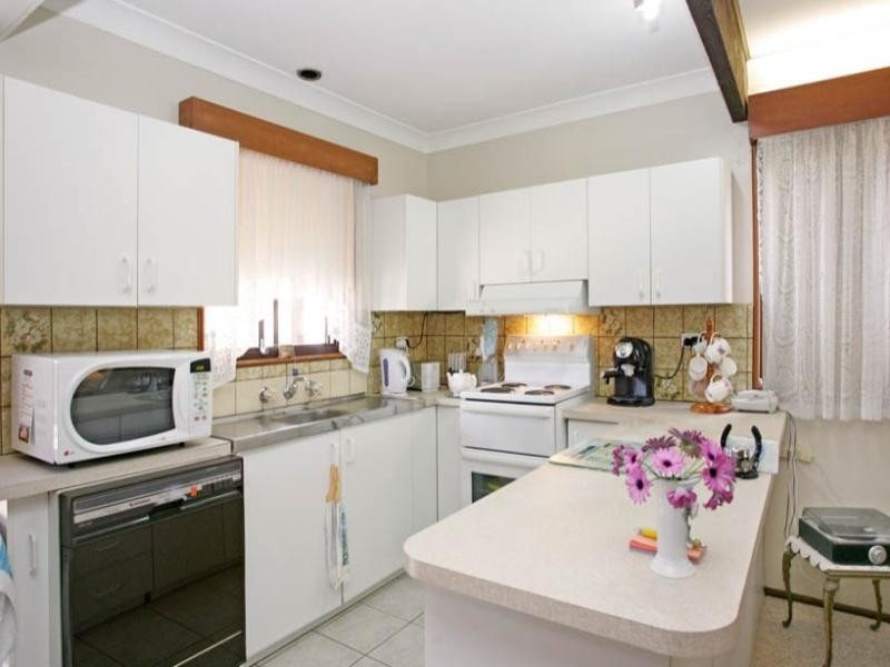 11 Blackswan Street, Berkeley Vale NSW 2261