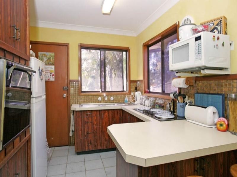 11 Blackswan Street, Berkeley Vale NSW 2261