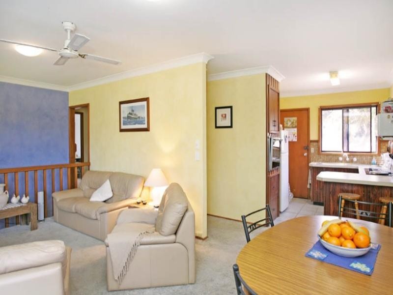 11 Blackswan Street, Berkeley Vale NSW 2261