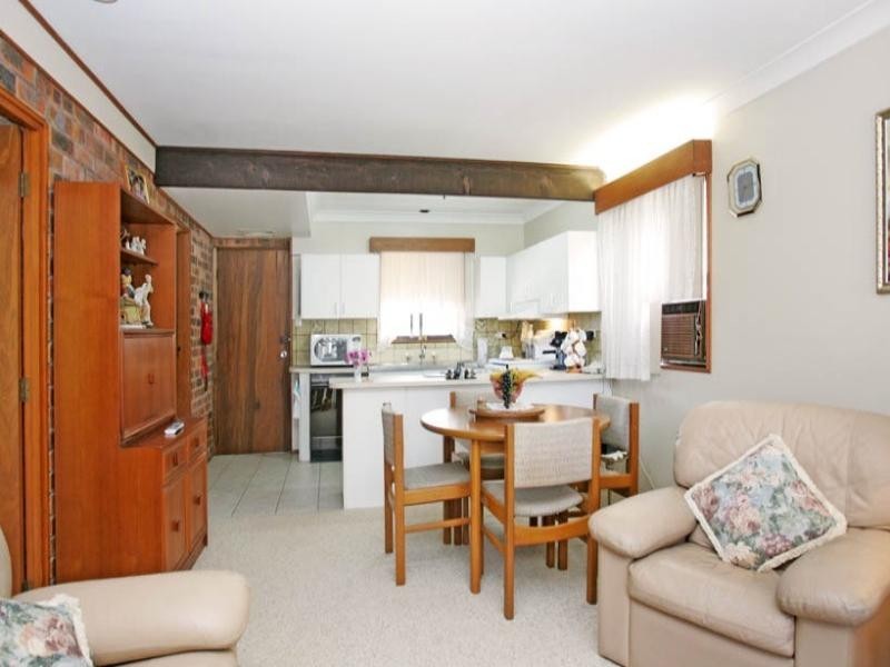 11 Blackswan Street, Berkeley Vale NSW 2261